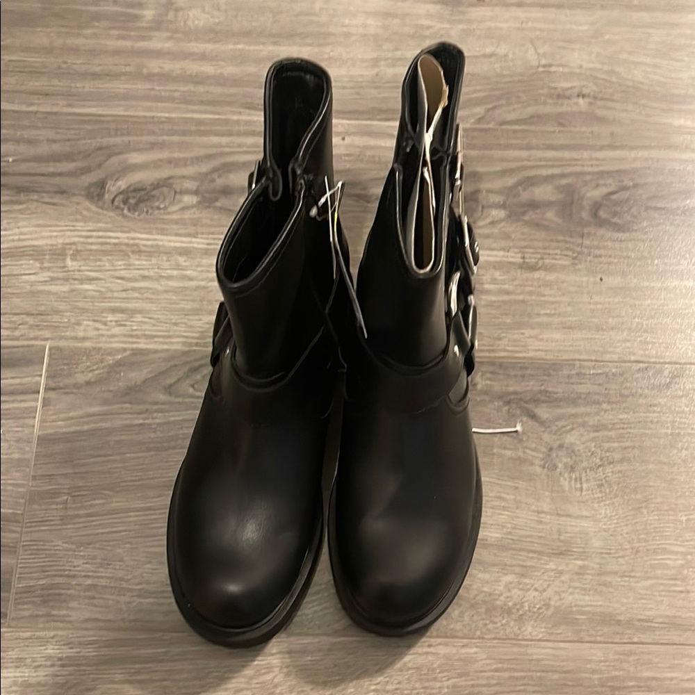 Universal Thread boots size 9.5